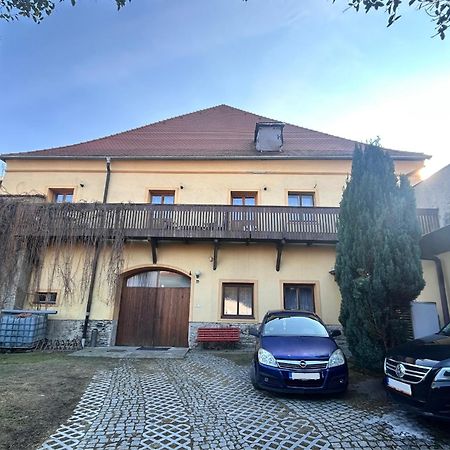Restaurace A Penzion Podloubi Opocno Екстер'єр фото