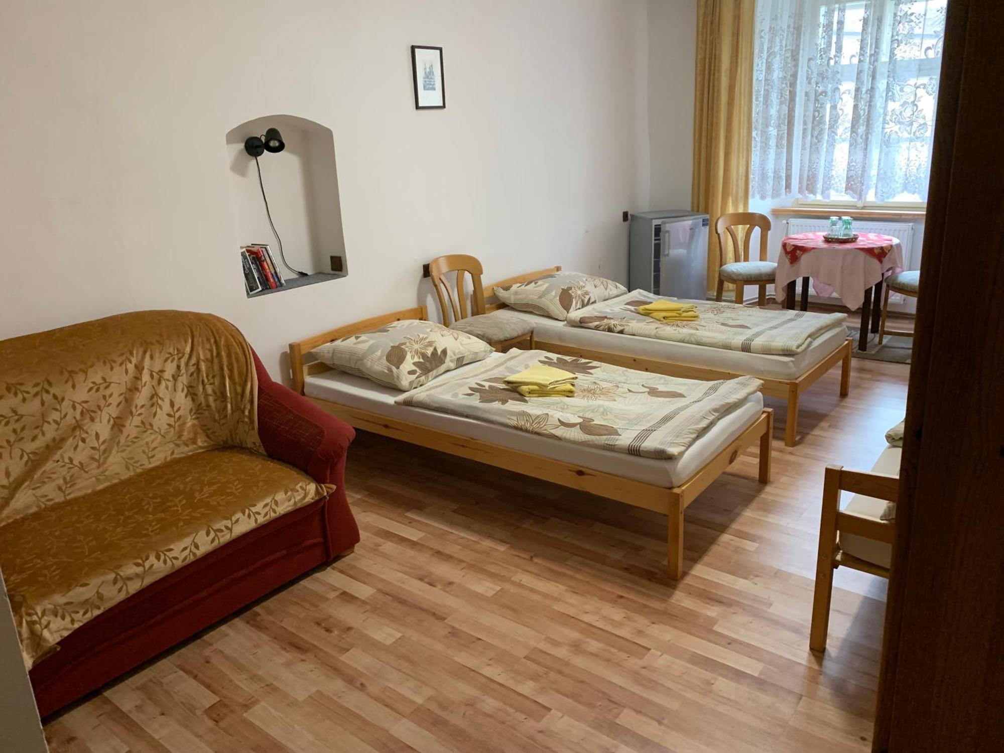 Restaurace A Penzion Podloubi Opocno Екстер'єр фото