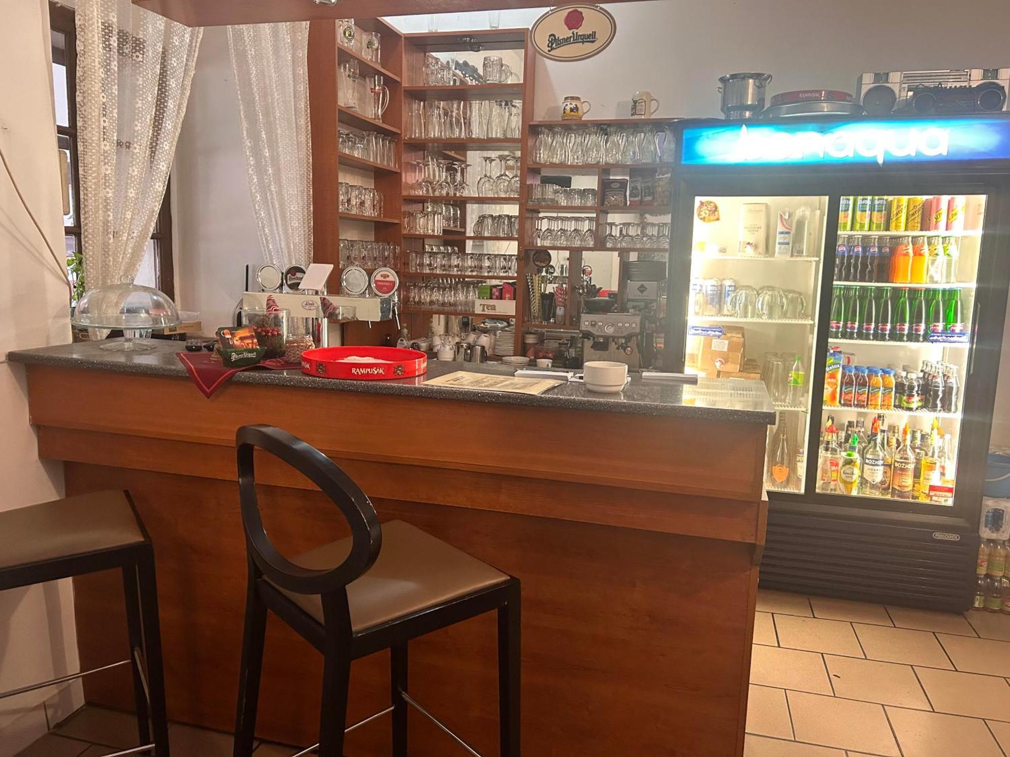 Restaurace A Penzion Podloubi Opocno Екстер'єр фото