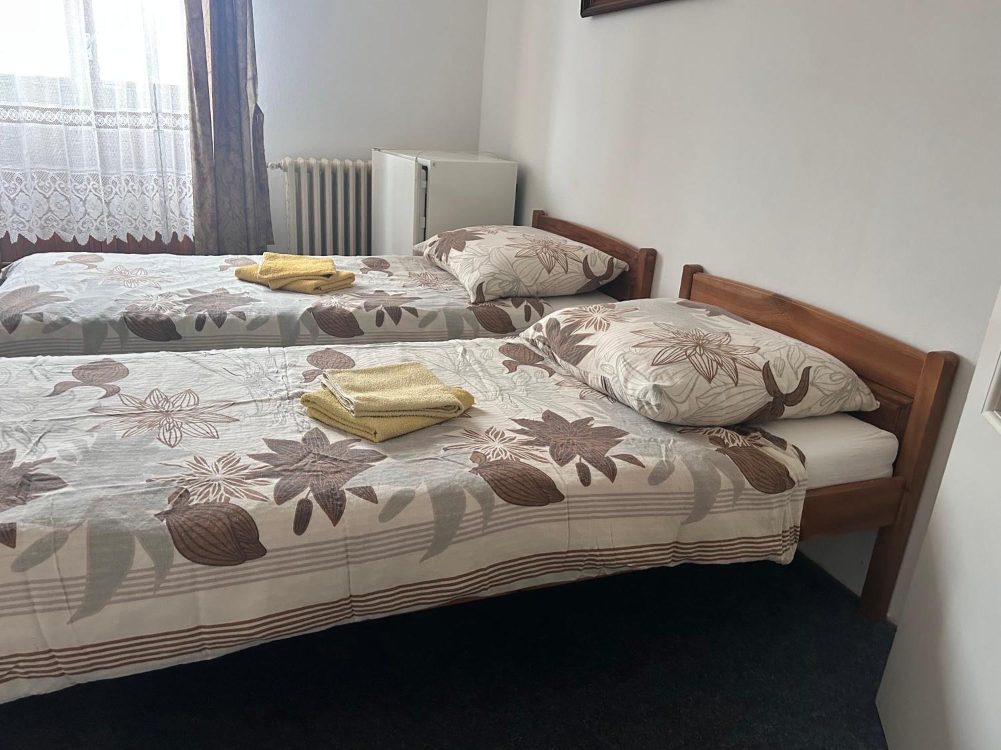 Restaurace A Penzion Podloubi Opocno Екстер'єр фото